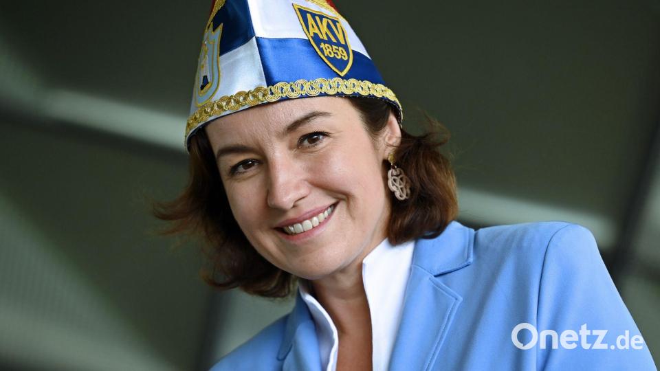 Endlich Ordensritterin: Bundesforschungsministerin Dorothee Bär in Aachen den Orden wider den tierischen Ernst. (Archivfoto) Bild: Helena Dolderer/dpa