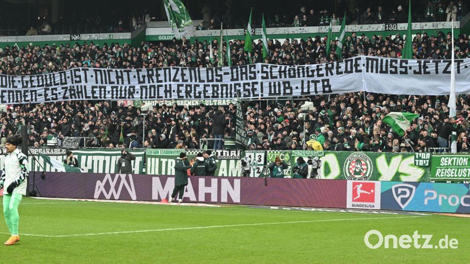 Fans protestieren im Weserstadion. Bild: Carmen Jaspersen/dpa