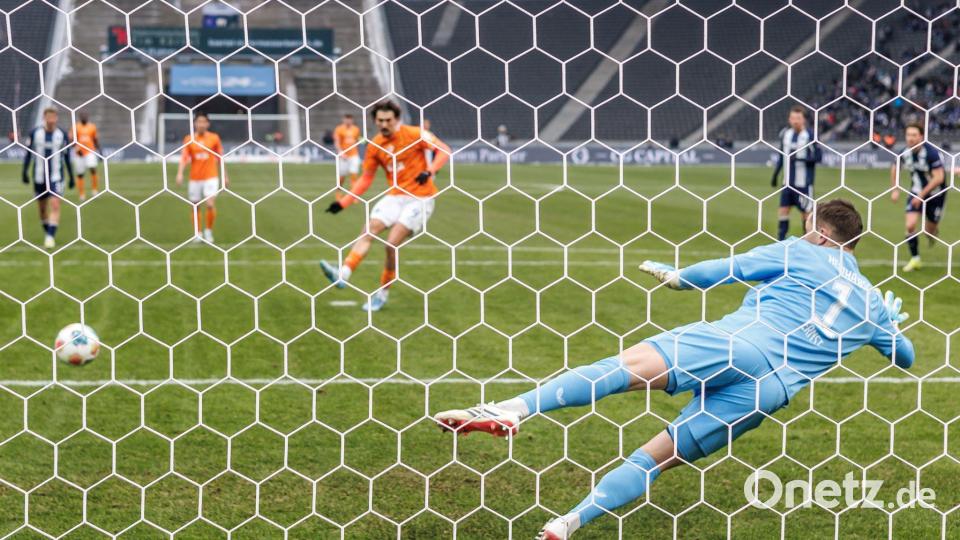 Hornby verkürzte auf 1:2. Bild: Andreas Gora/dpa