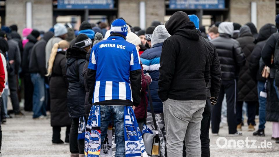 Beim Einlass der Hertha-Fans blieb es ruhig. Bild: Fabian Sommer/dpa