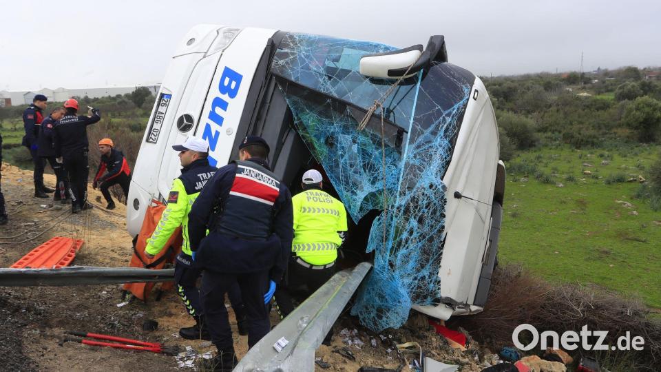Mehrere Tote gab es bei einem Unfall mit einem Reisebus im Süden der Türkei. Bild: Mustafa Kaya via XinHua/dpa