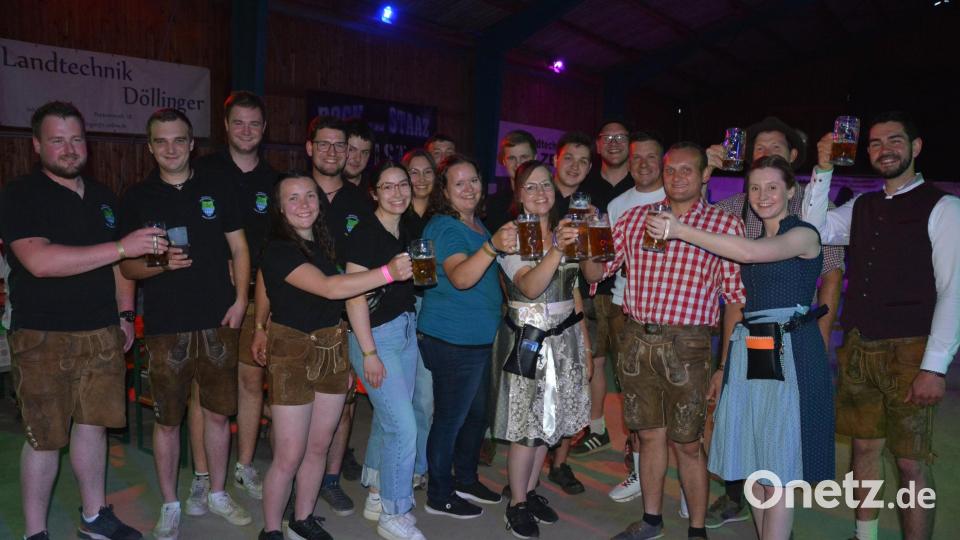 Jungbäuerinnen und Jungbauern wissen, wie man feiert. Bild: jr