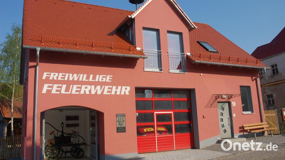 Das Feuerwehrhaus wurde 2009 durch eifrige Mitstreiter und viele freiwilliger Helfer aufgestockt, komplett renoviert und ist seither beliebtes Domizil der Wehrleute im Luhetal. Archivbild: dob