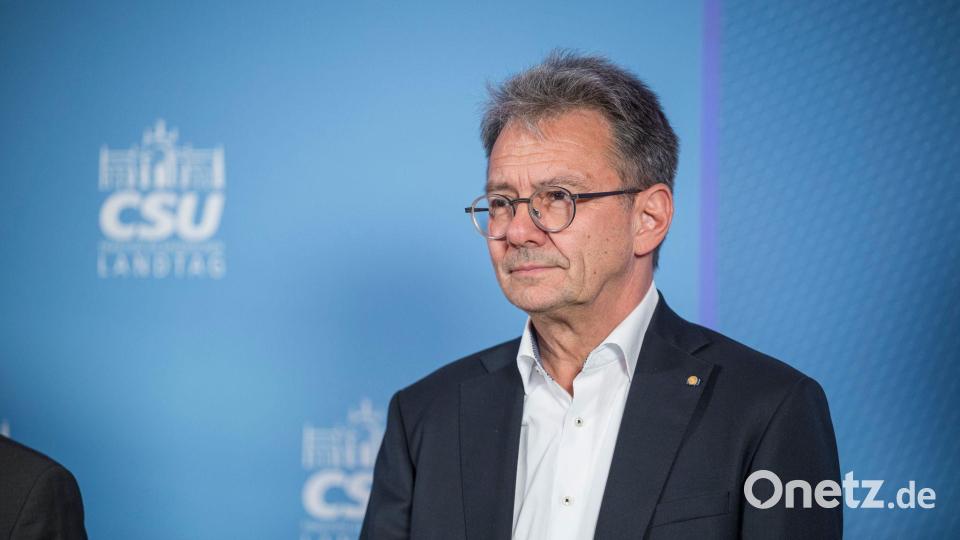 Thomas Karmasin leitet den Bayerischen Landkreistag und erläutert das Jobprofil eines Landrats. (Archivbild) Bild: Daniel Vogl/dpa