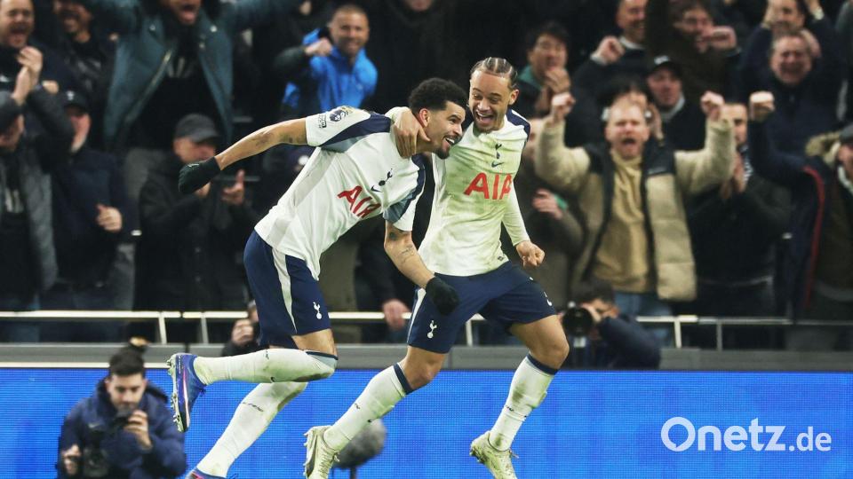 Dominic Solanke (l) gelang der Ausgleich für Tottenham. Bild: Richard Pelham/AP/dpa