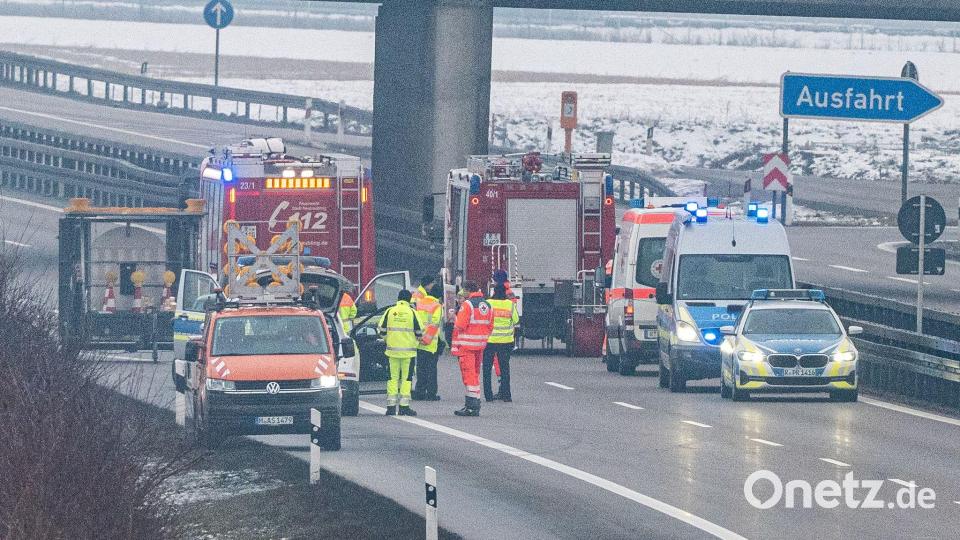 Der Fund auf der Autobahn hatte eine längere Komplettsperrung der Fernstraße zur Folge. (Archivbild) Bild: Armin Weigel/dpa
