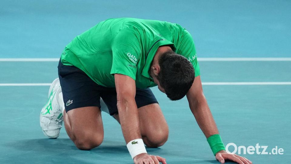 Novak Djokovic ging im Halbfinale gegen Jannik Sinner an seine körperlichen Grenzen. Bild: Dita Alangkara/AP/dpa