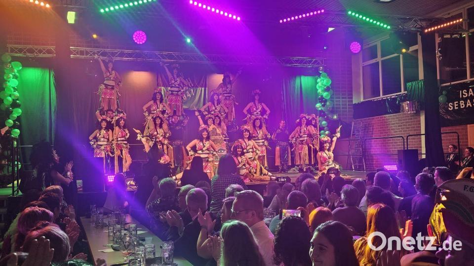 Bei der Galashow „Die Auferstehung der Tiki-Götter“ zeigten die Tänzerinnen und Tänzer ihr Können. Bild: vsr