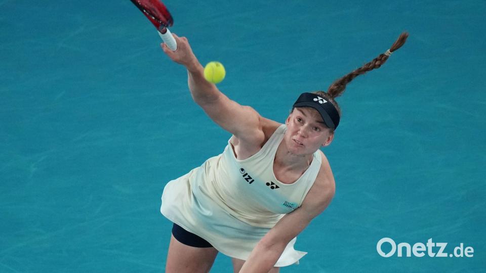 Jelena Rybakina ist aktuell das Maß aller Dinge im Frauen-Tennis. Bild: Dar Yasin/AP/dpa