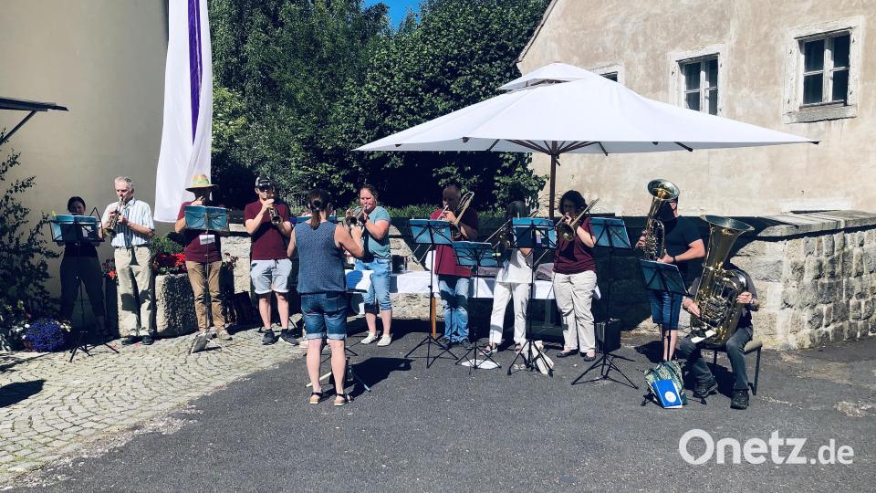 Musikalisch umrahmt wurde die Glockenweihe vom Posaunenchor Thumsenreuth/Wildenreuth. Bild: wro