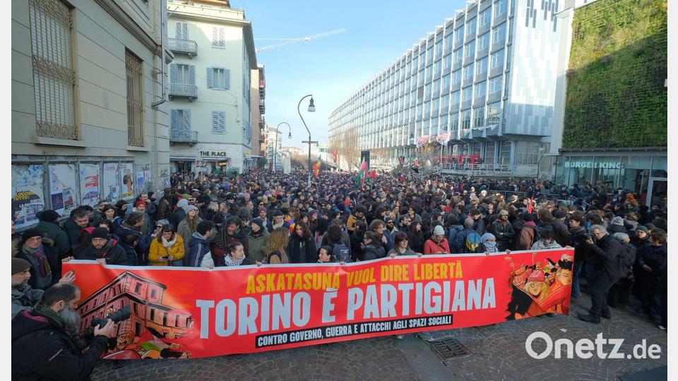 Die Proteste richteten sich gegen die Räumung eines linken Kulturzentrums. Bild: Costantino Sergi/IPA via ZUMA Press/dpa