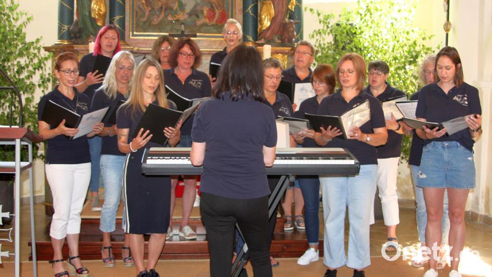 Musikalisch umrahmt wurde die Feier in der Kirche von den "Quersingern" aus Krummennaab. Bild: wro