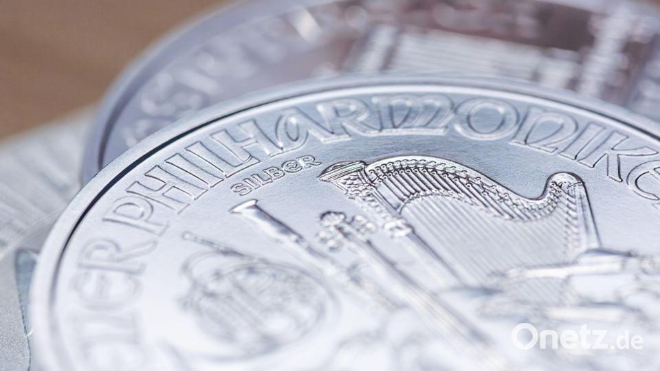 Der Preis für Silber fiel noch deutlich als der für Gold. (Archivbild) Bild: Fernando Gutierrez-Juarez/dpa