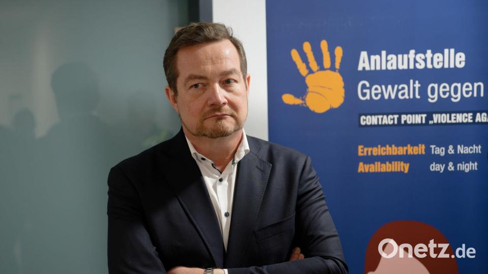 Der Polizeibeauftragte des Bundes, Uli Grötsch, hat die Dienststelle der Bundespolizei am Kölner Hauptbahnhof vor einigen Tagen erstmals besucht. Bild: Henning Kaiser/dpa