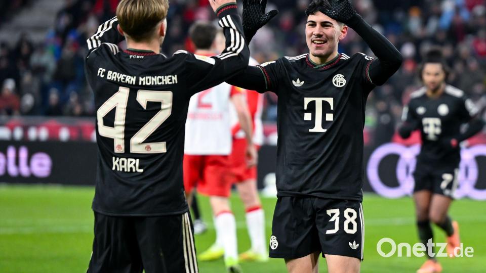 Gemeinsam mit Lennart Karl überzeugte Felipe Chavez im Testspiel gegen RB Salzburg. Bild: Sven Hoppe/dpa