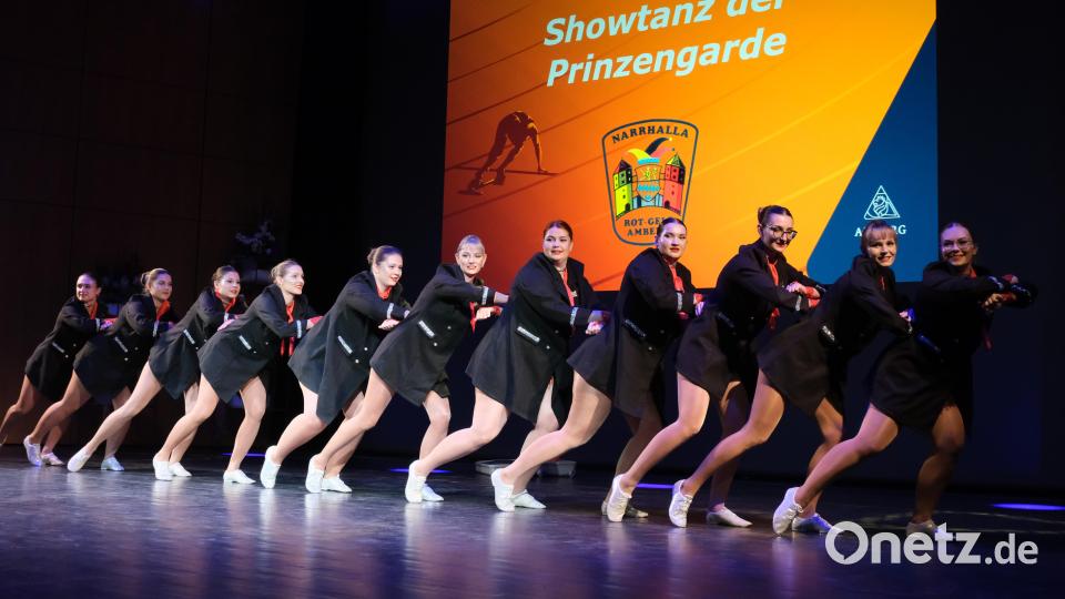 Showtanz der Prinzengarde Narrhalla Rot-Gelb begeisterte das Publikum. Bild: gsp