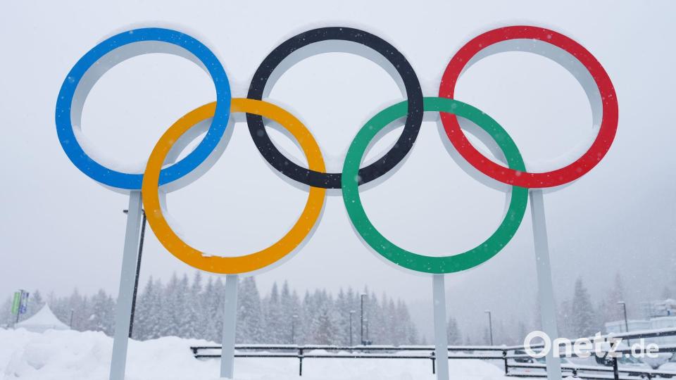 Die Spiele sind fast eröffnet: olympische Ringe in Cortina Bild: Michael Kappeler/dpa