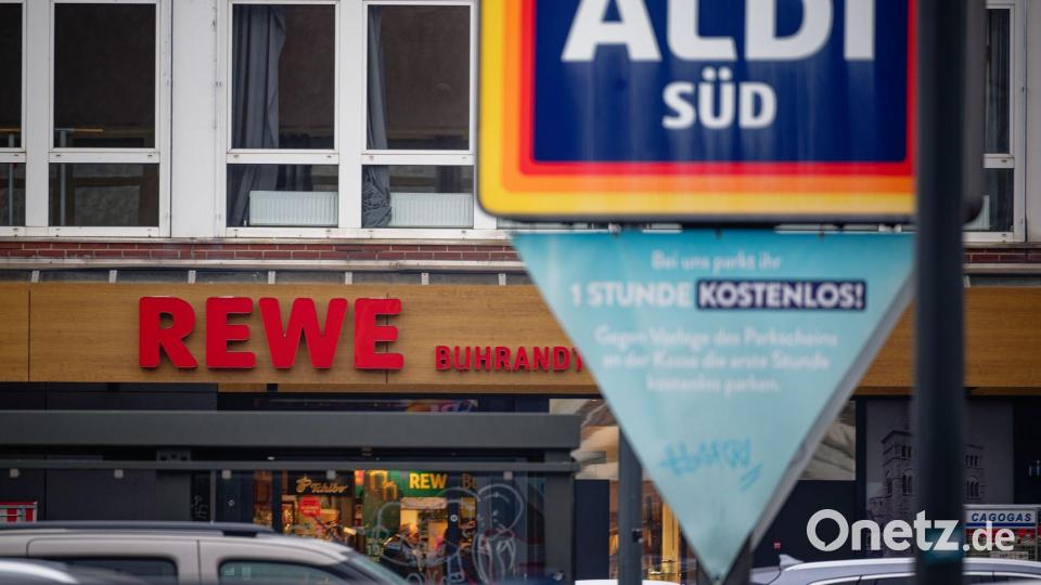 Vielerorts liegen die Filialen von Supermärkten und Discountern dicht beisammen. Bild: Henning Kaiser/dpa