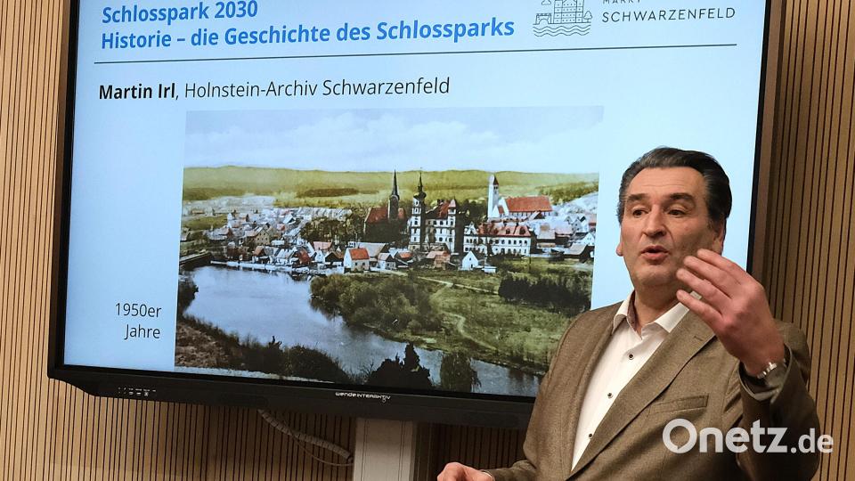 Für den Historiker Martin Irl schließt sich der Kreis: „So wie einst Weltbürger Max Graf von Holnstein in Schwarzenfeld weilte, so kommen jetzt die Weltbürger von heute hierher." Bild: Hirsch