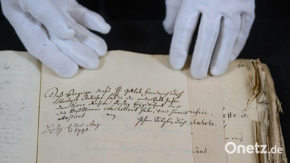 Blick in neu entdeckten Akten zur Leipziger Kirchenmusik aus dem 18. Jahrhundert im Stadtarchiv Leipzig. Bild: Hendrik Schmidt/dpa