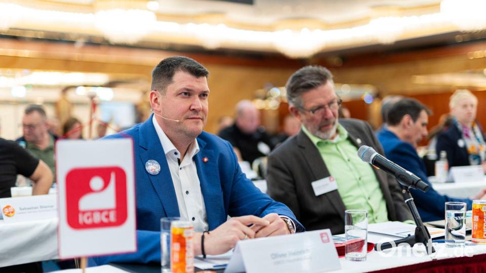 Die Gewerkschaft IG BCE fordert eine Erhöhung der Einkommen für Tarifbeschäftigte und Auszubildende. (Archivbild) Bild: Michael Matthey/dpa