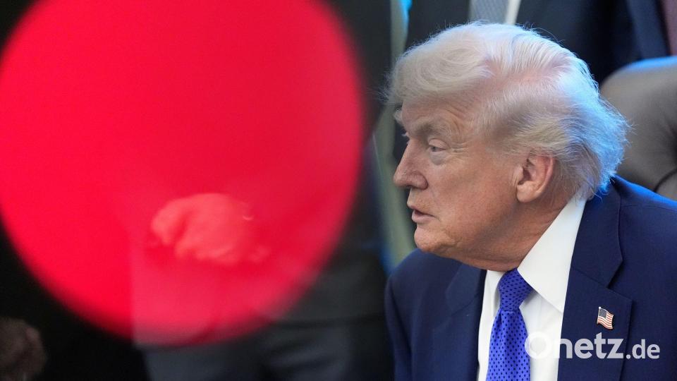 Anlass der neuen Eskalation ist ein Bericht der „New York Times“ über den Streit zwischen Regierung und Universität, den Trump als „völlig falsch“ bezeichnete. Bild: Alex Brandon/AP/dpa