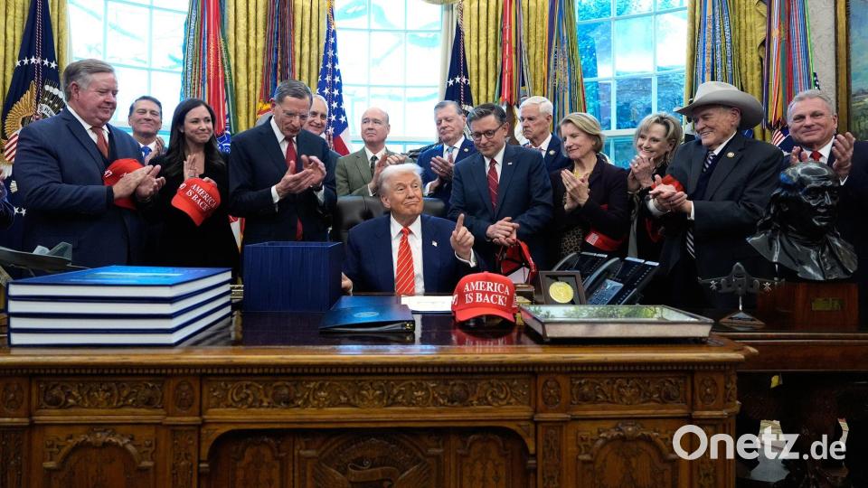 US-Präsident Donald Trump gestikuliert im Oval Office des Weißen Hauses. Bild: Alex Brandon/AP/dpa