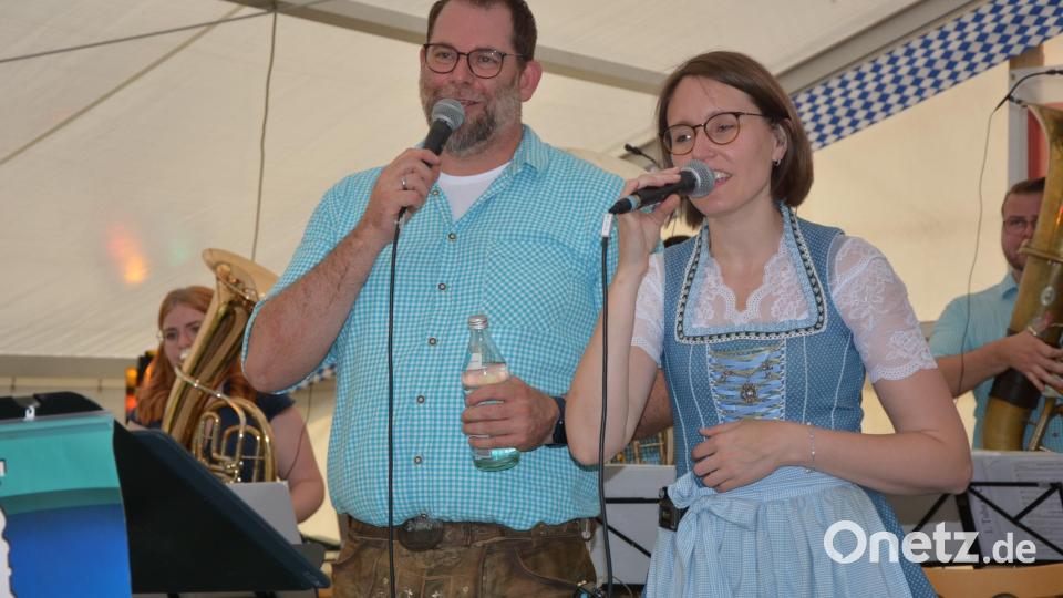 Das Gesangsduo der Pressather Musikanten sorgte für gute Stimmung. Bild: jr