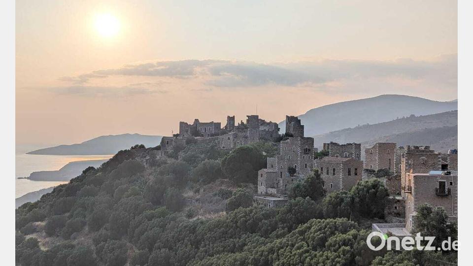 Heute bestaunen viele Touristen die ikonischen Wohntürme der Halbinsel Mani im äußersten Süden Griechenlands. Bild: Leonidas-Romanos Davranoglou/dpa