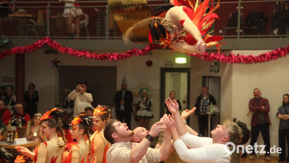 Spektauklärer Auftritt der Seelania-Garde mit Männergruppe aus Steinbrg am See. Bild: Hirsch