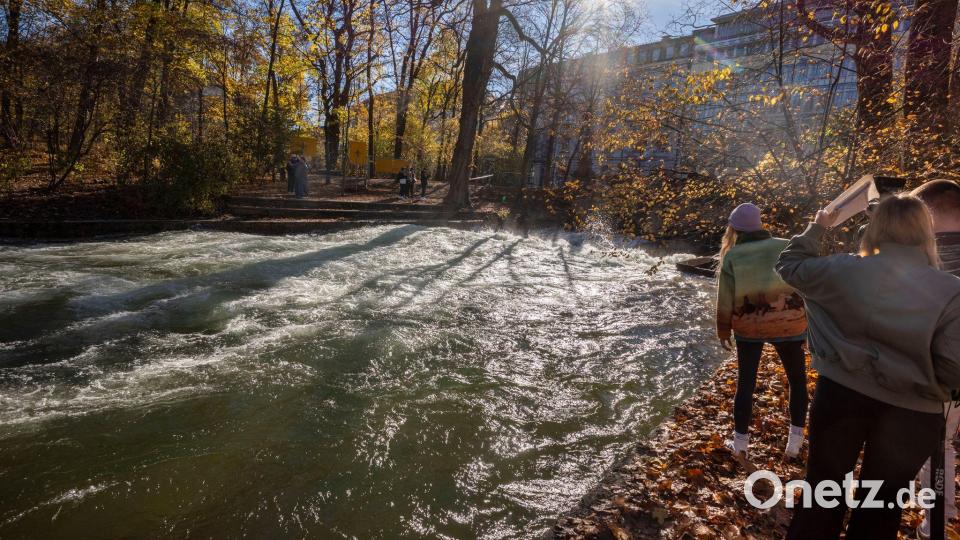 Wo ist die Welle? Seit der Bachauskehr baut sie sich nicht mehr auf. (Archivbild) Bild: Peter Kneffel/dpa