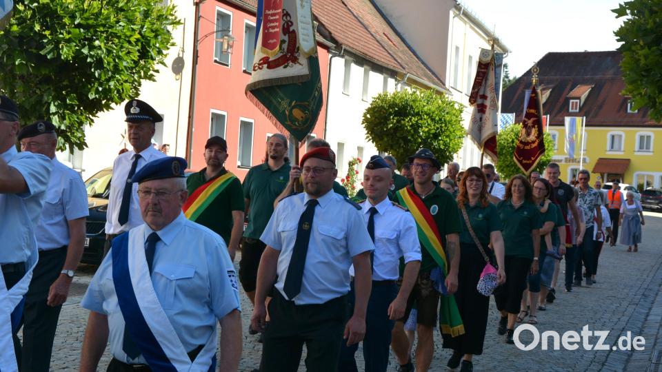 Der Höhepunkt des Festes startete am Samstagabend mit dem Festzug. Bild: jr