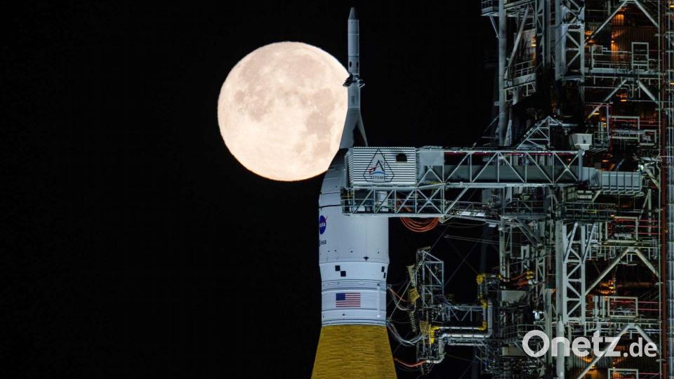 Mit der Mission „Artemis 2“ sollen vier Astronauten bald in Richtung Mond fliegen. (Archivbild) Bild: Sam Lott/NASA via AP/dpa