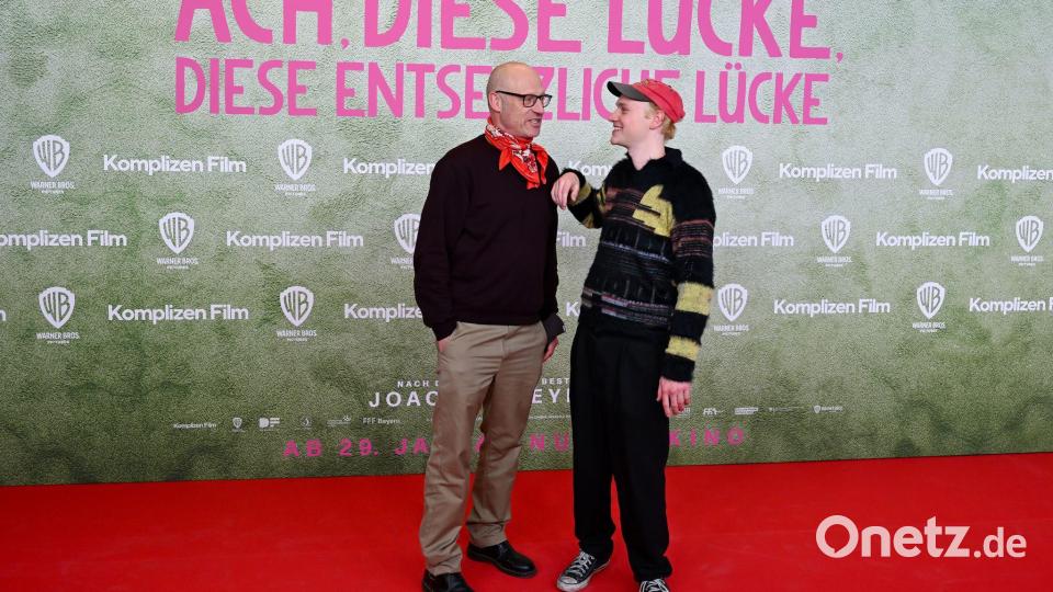 Der echte Joachim und der Darsteller seines jüngeren Ichs. Bild: Sven Hoppe/dpa