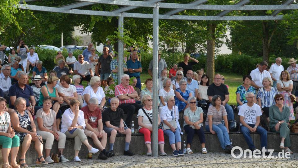 Viele der Besucher hatten die Bands in den 60er Jahren live erlebt. Bild: dob