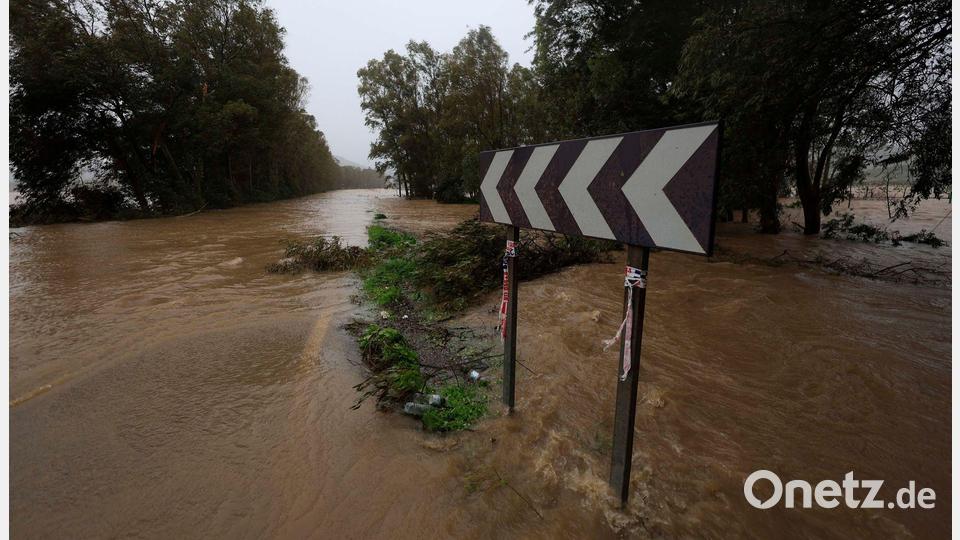 Starkregen ließ in Portugal und wie hier im Süden Spaniens Flüsse über die Ufer treten. Bild: Nono Rico / Europa Press/EUROPA PRESS/dpa
