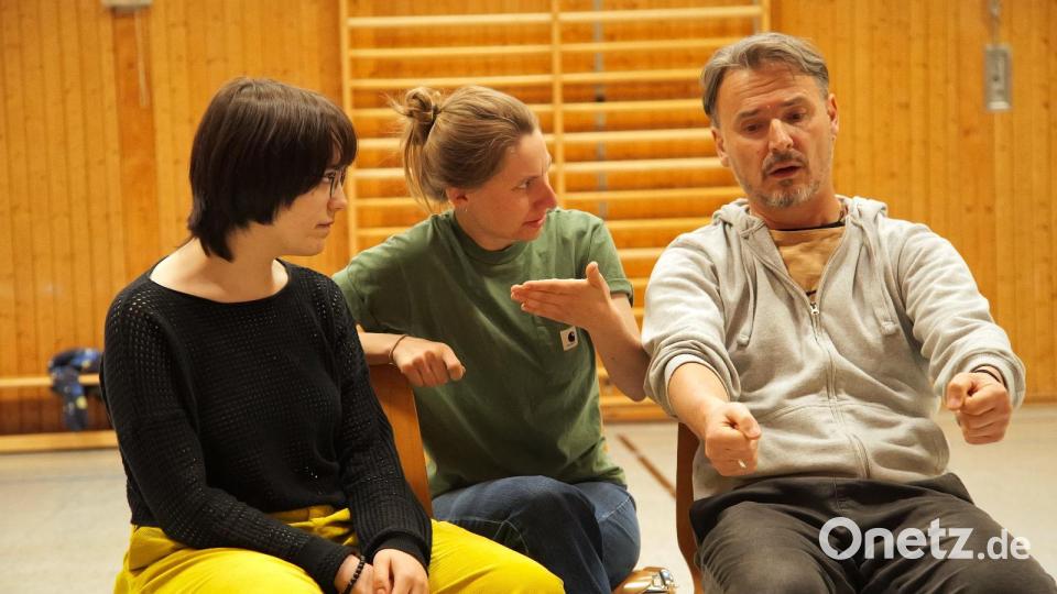 Noch ist der Zweckverband für die neue Kultureinrichtung nicht gegründet. Doch die Proben bei der Stadtbühne Vohenstrauß laufen bereits. Bild: Veronika Ostermeier