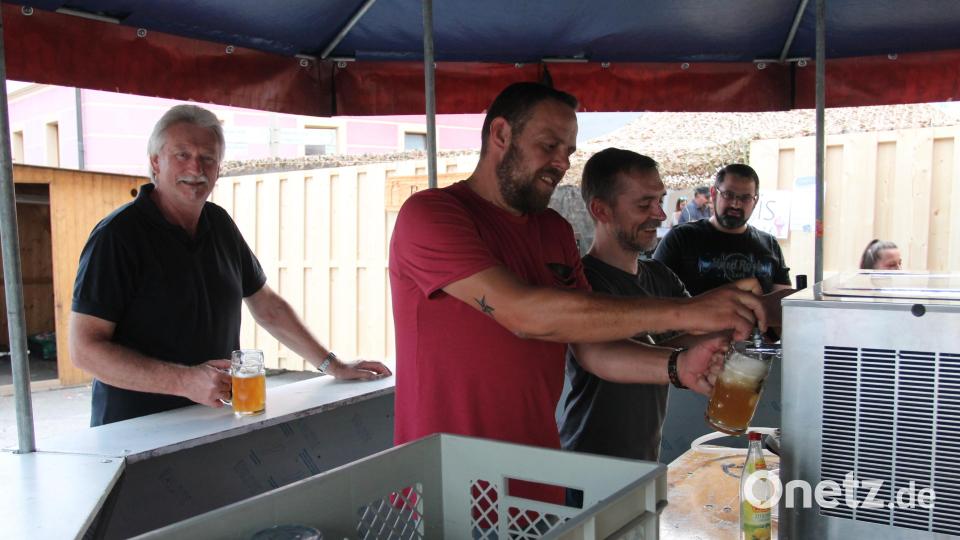 Es läuft. Am Weißbierstand gab es viel zu tun. Bild: pi