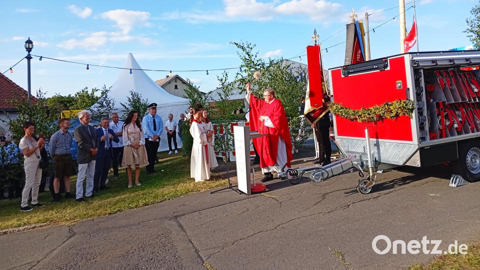Die Freiwillige Feuerwehr Hohenhard feierte ihr 125-jähriges Bestehen. Der neue Tragkraftspritzenanhänger wurde eingeweiht. Bild: fpoz