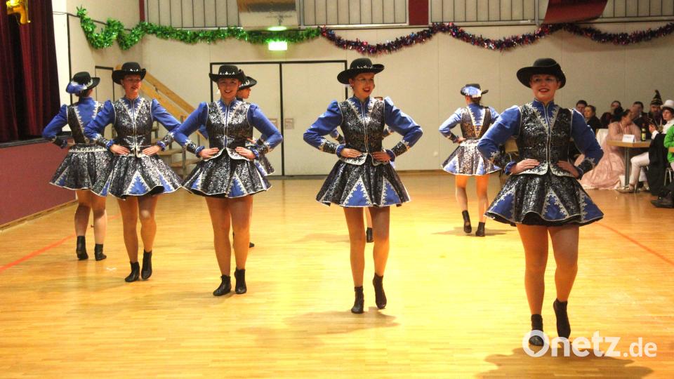 Auftritt der Burgritter Burglengenfeld, die heuer das 55-jährige Bestehen feiern. Bild: Hirsch