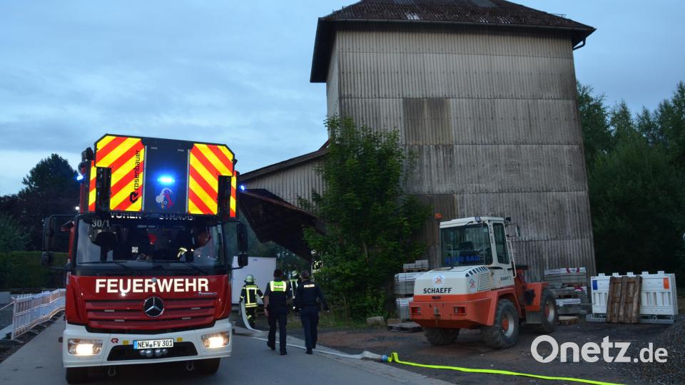 Zurückgelassener Müll war wohl laut ersten Erkenntnissen die Ursache für den Brand in der Lagerhalle. Bild: dob