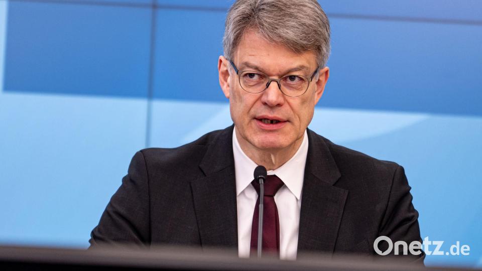 Verkehrsminister Schnieder plant eine Reform - aber wann kommt sie? Bild: Fabian Sommer/dpa