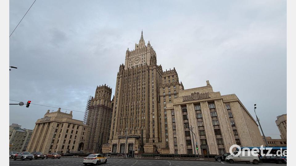 Russland hat nach der Ausweisung eines seiner Diplomaten aus Deutschland nun auch einen Mitarbeiter der deutschen Botschaft zur unerwünschten Person erklärt. (Archivbild) Bild: Ulf Mauder/dpa