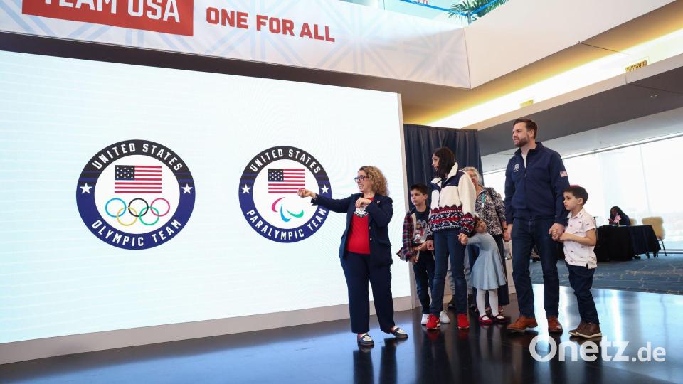 US-Vizepräsident JD Vance wird bei den Olympischen Winterspielen von seiner Familie begleitet. Bild: Kevin Lamarque/Pool REUTERS/AP/dpa