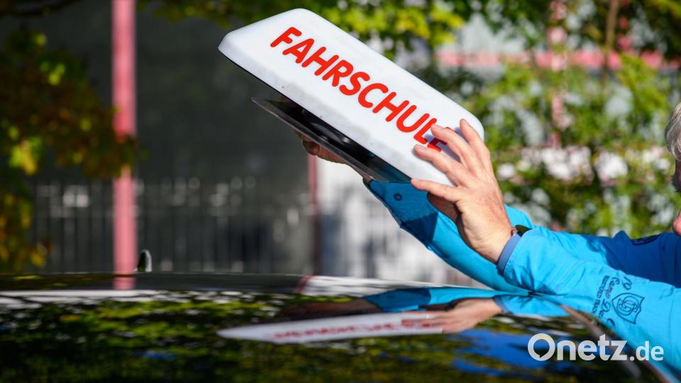 Fahrschulen melden deutlich weniger neue Fahrschüler. Bild: Klaus-Dietmar Gabbert/dpa