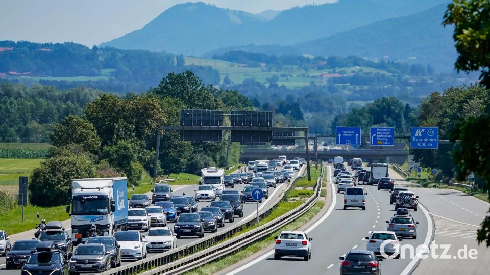 Die A8 - hier in der Nähe von Rosenheim - gehörte zu den staureichsten Autobahnen Bayerns. (Archivbild) Bild: Uwe Lein/dpa