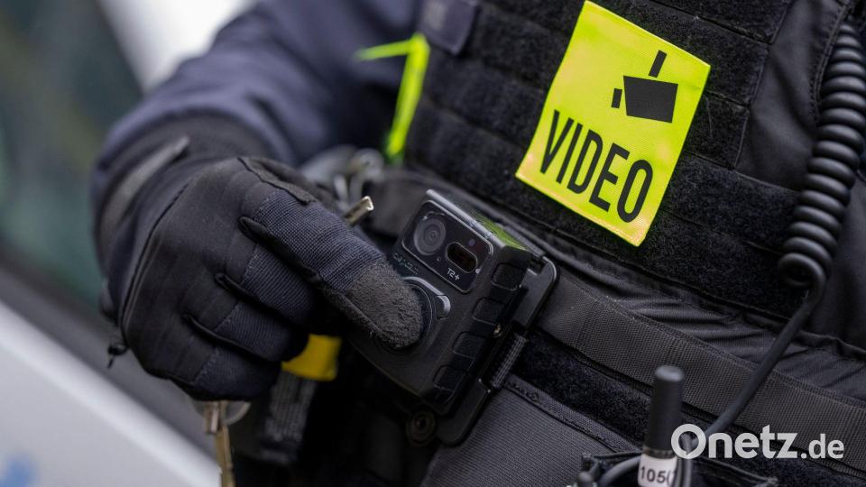 Die Gewerkschaft fordert mehr Bodycams für Bahnmitarbeiter. (Symbolbild) Bild: Monika Skolimowska/dpa