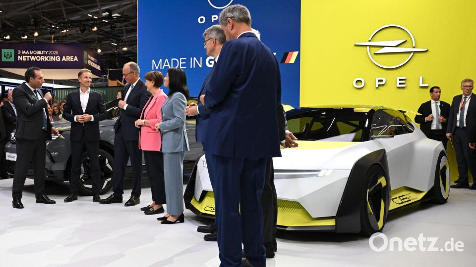 Aus Sicht von Stellantis-Chef Antonio Filosa und VW-Chef Oliver Blume steht die europäische Automobilindustrie am Beginn einer „neuen Ära geopolitischen Wettbewerbs“. (Archivbild) Bild: Sven Hoppe/dpa