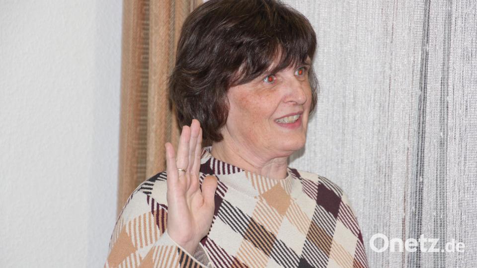 Gemeinderätin Elisabeth Zeitler (Freie Wähler) bei ihrer Vereidigung. Bild: Konrad Rosner