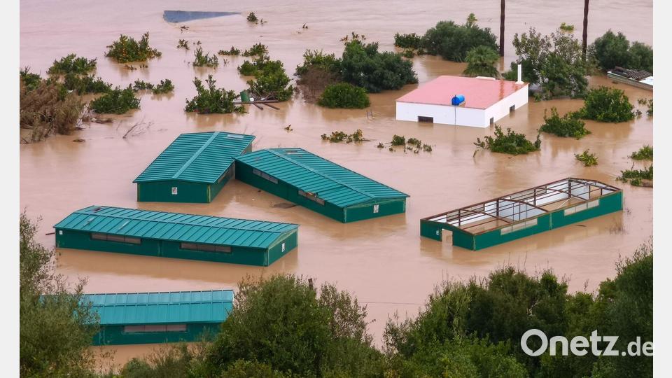 Der Atlantiksturm „Leonardo“ hat mit Starkregen und Orkanböen Überschwemmungen in Portugal und wie hier in Südspanien ausgelöst. Bild: Francisco J. Olmo/EUROPA PRESS/dpa